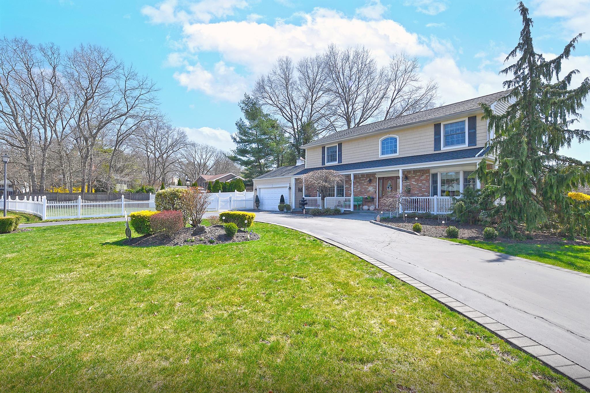 42 Campbell Drive, Dix Hills, New York image 35