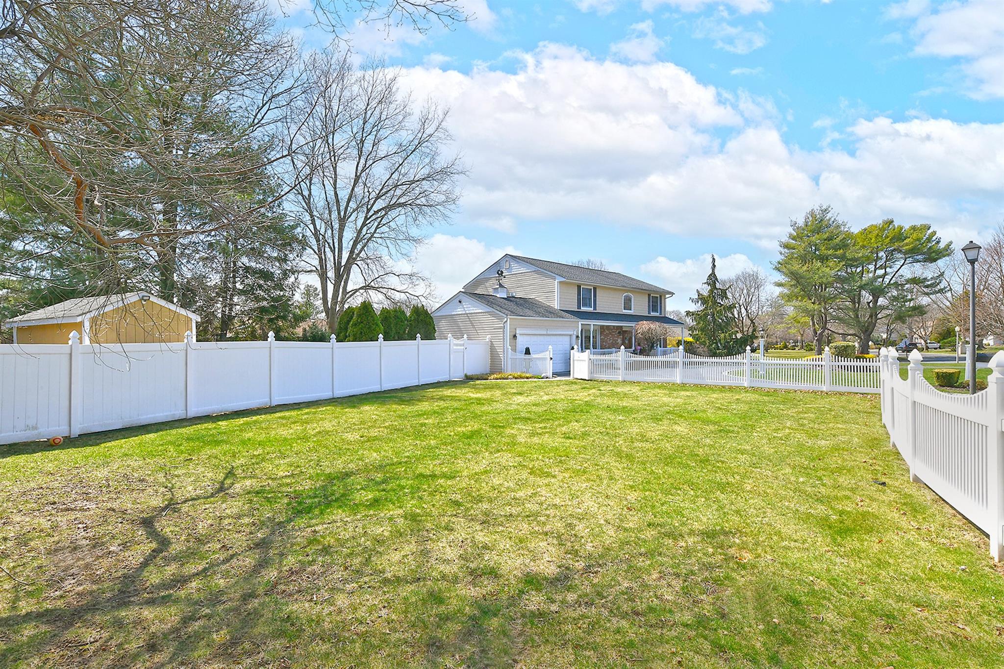 42 Campbell Drive, Dix Hills, New York image 3