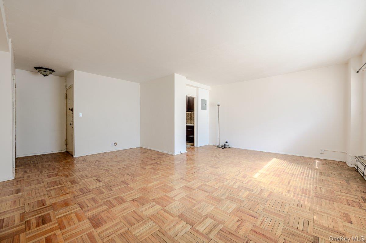 3 Fordham Hill Oval 5E - Photo 3