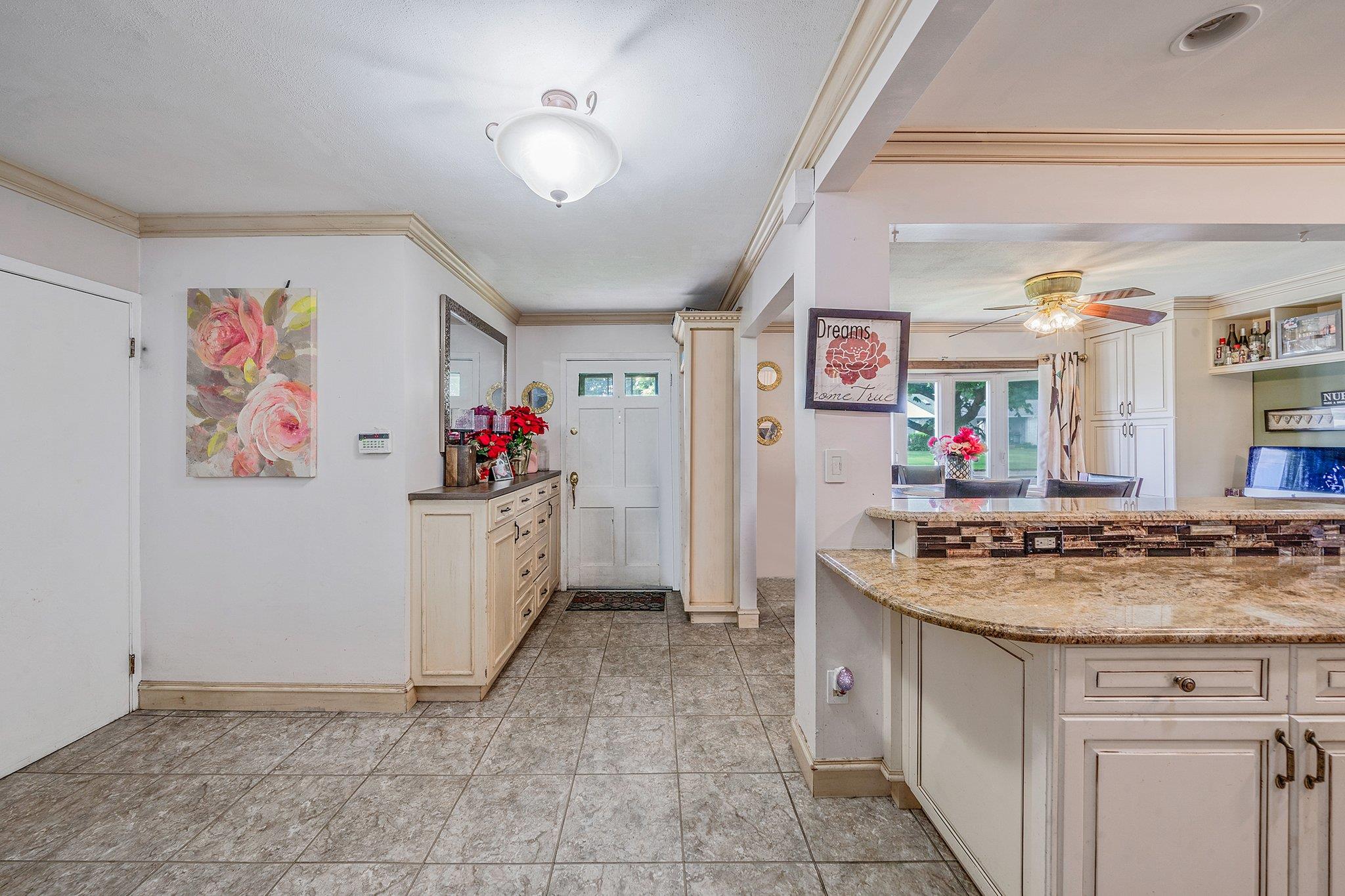 420 Old Country Road, Deer Park, New York image 5