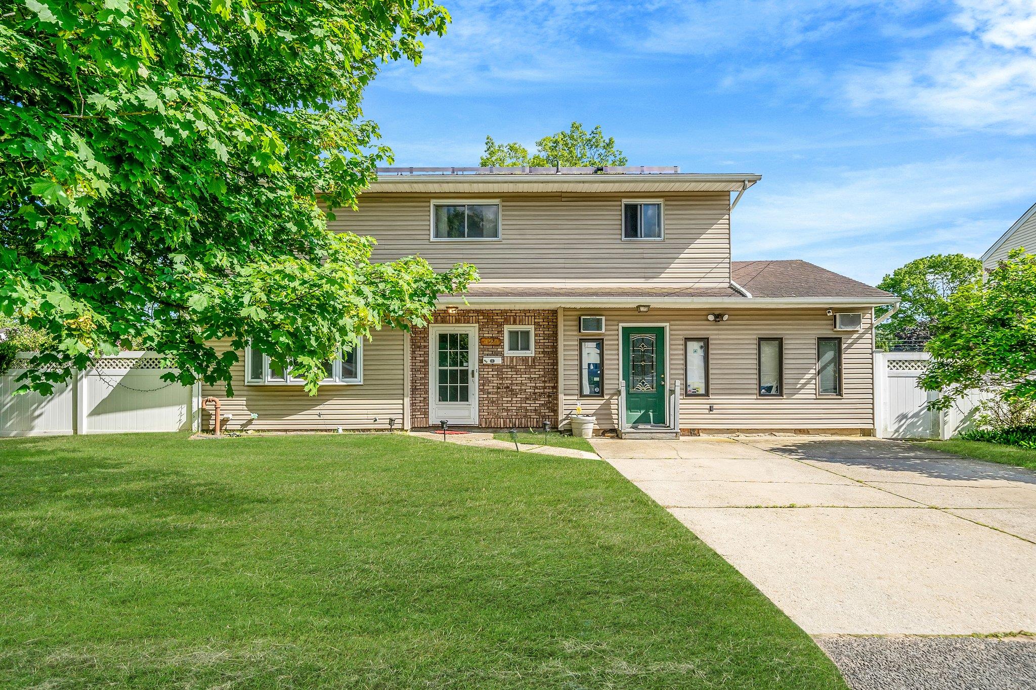 420 Old Country Road, Deer Park, New York image 32