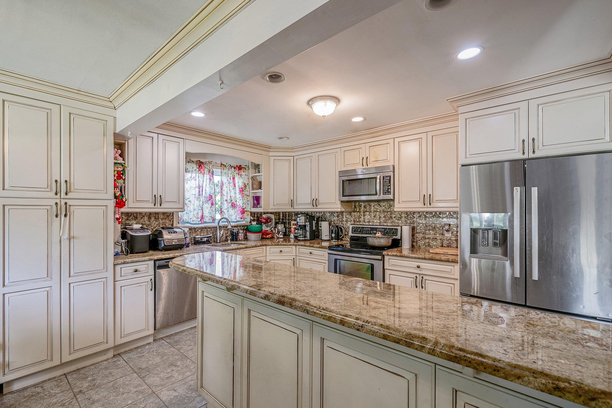420 Old Country Road, Deer Park, New York image 6