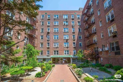 Photo of 43-43 Kissena Blvd Blvd #302, Flushing, NY 11355 (MLS # 931039)