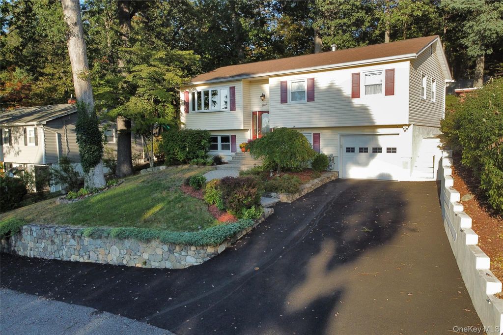 Photo of 9 Prospect Place, Suffern, NY 10901 (MLS # 976128)