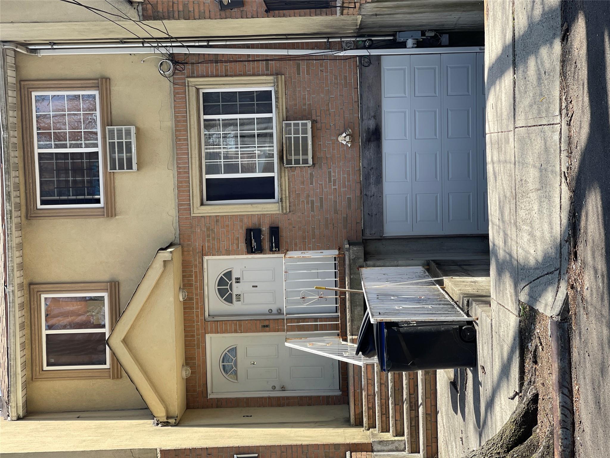 Property for Sale at 199th Street, Saint Albans, Queens, NY - Bedrooms: 5 
Bathrooms: 3 
Rooms: 8  - $870,000