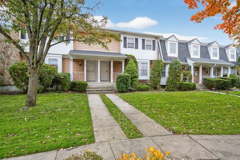 Condo For Sale - 109 Glen Way<br/> Syosset, NY 11791