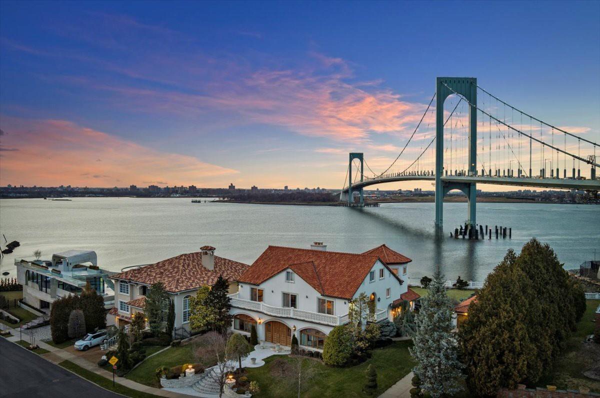 Property for Sale at Malba Drive, Malba, Queens, NY - Bedrooms: 7 
Bathrooms: 8.5 
Rooms: 15  - $6,500,000