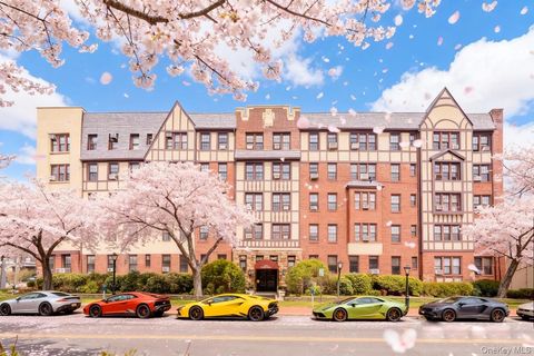 Homes For Sale - 4 Maple Drive #6O<br/> Great Neck, NY 11021