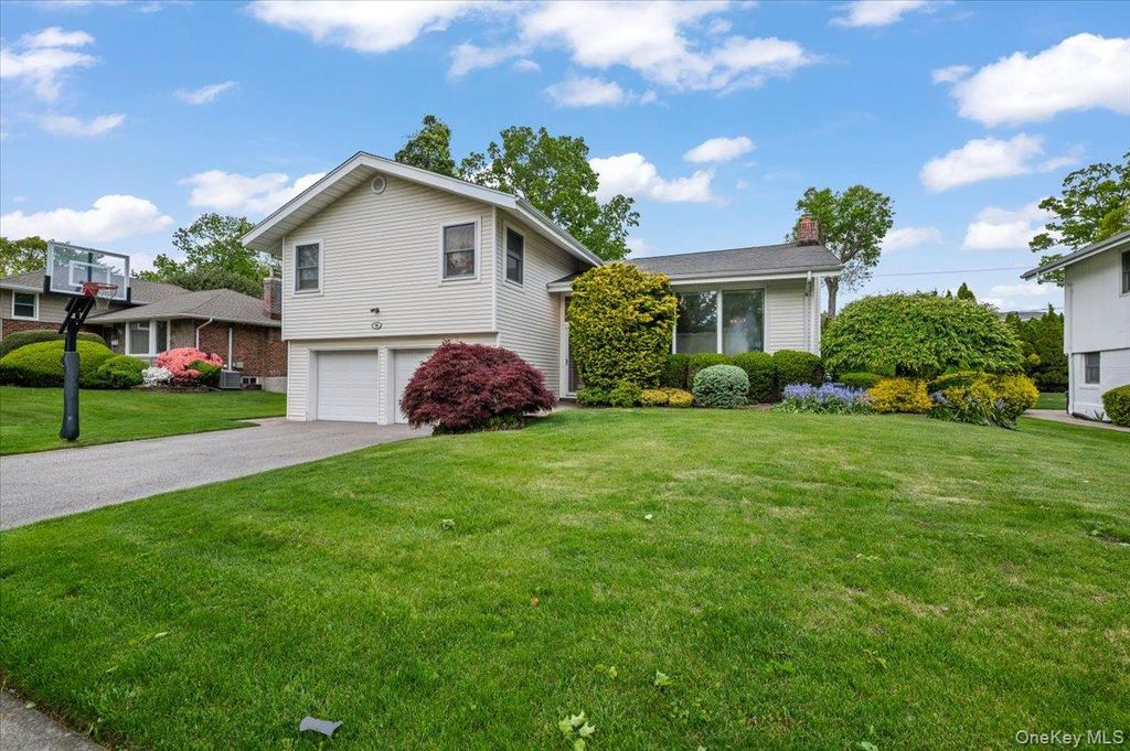 Photo of 56 Middle Lane, Jericho, NY 11753 (MLS # 1000302)