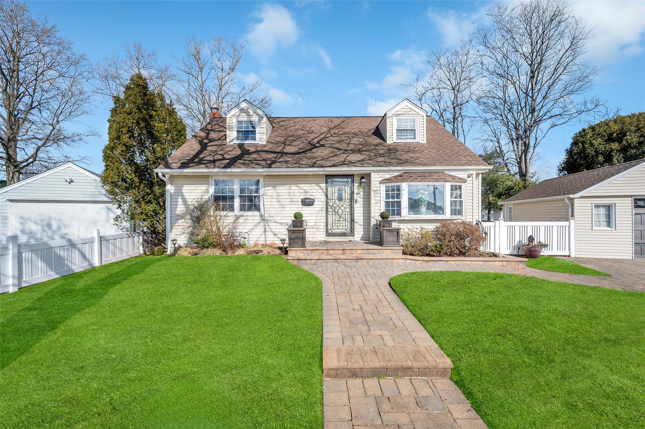 105 N Terrace Place, Valley Stream, New York image 2
