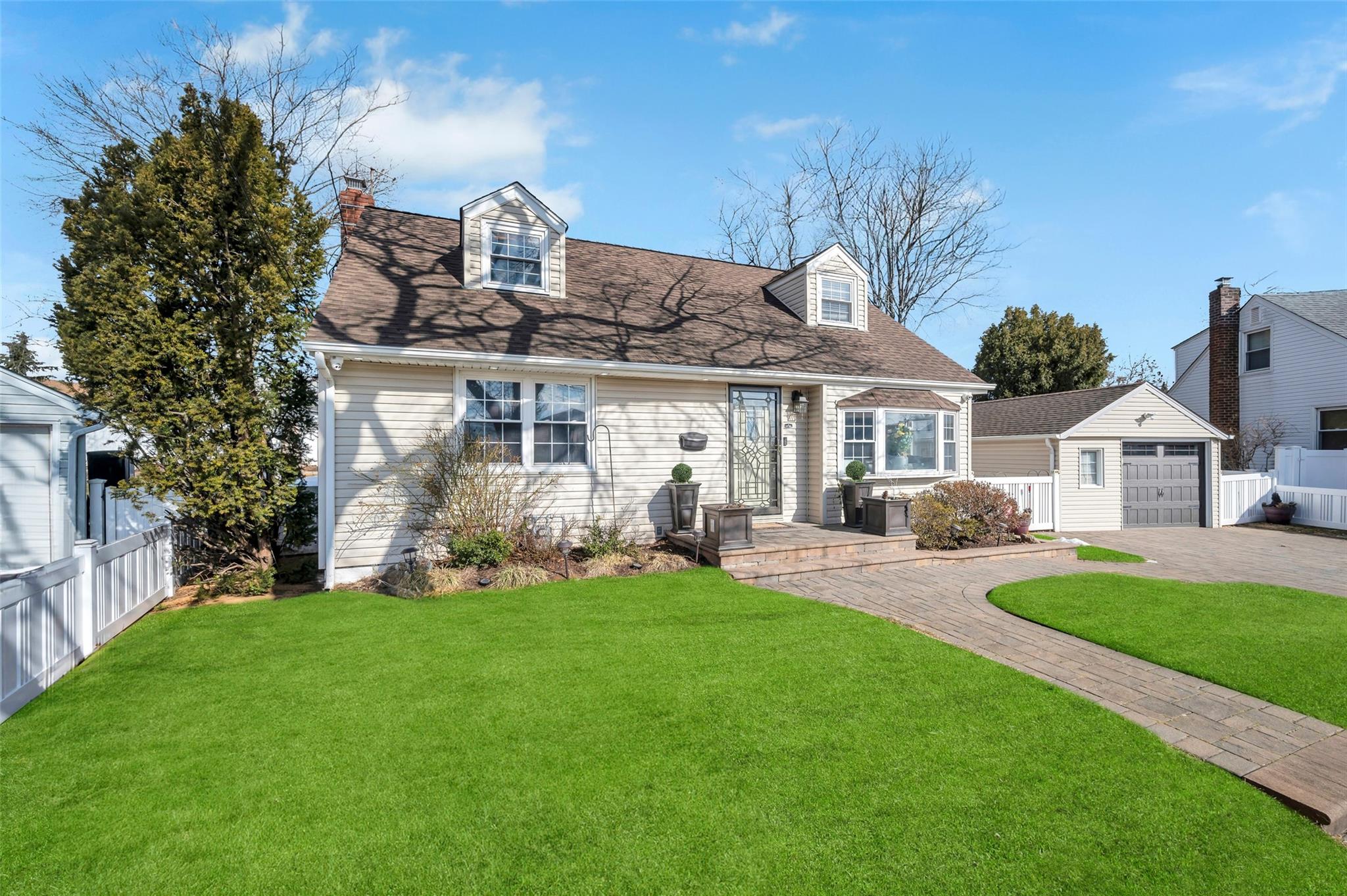 105 N Terrace Place, Valley Stream, New York image 3