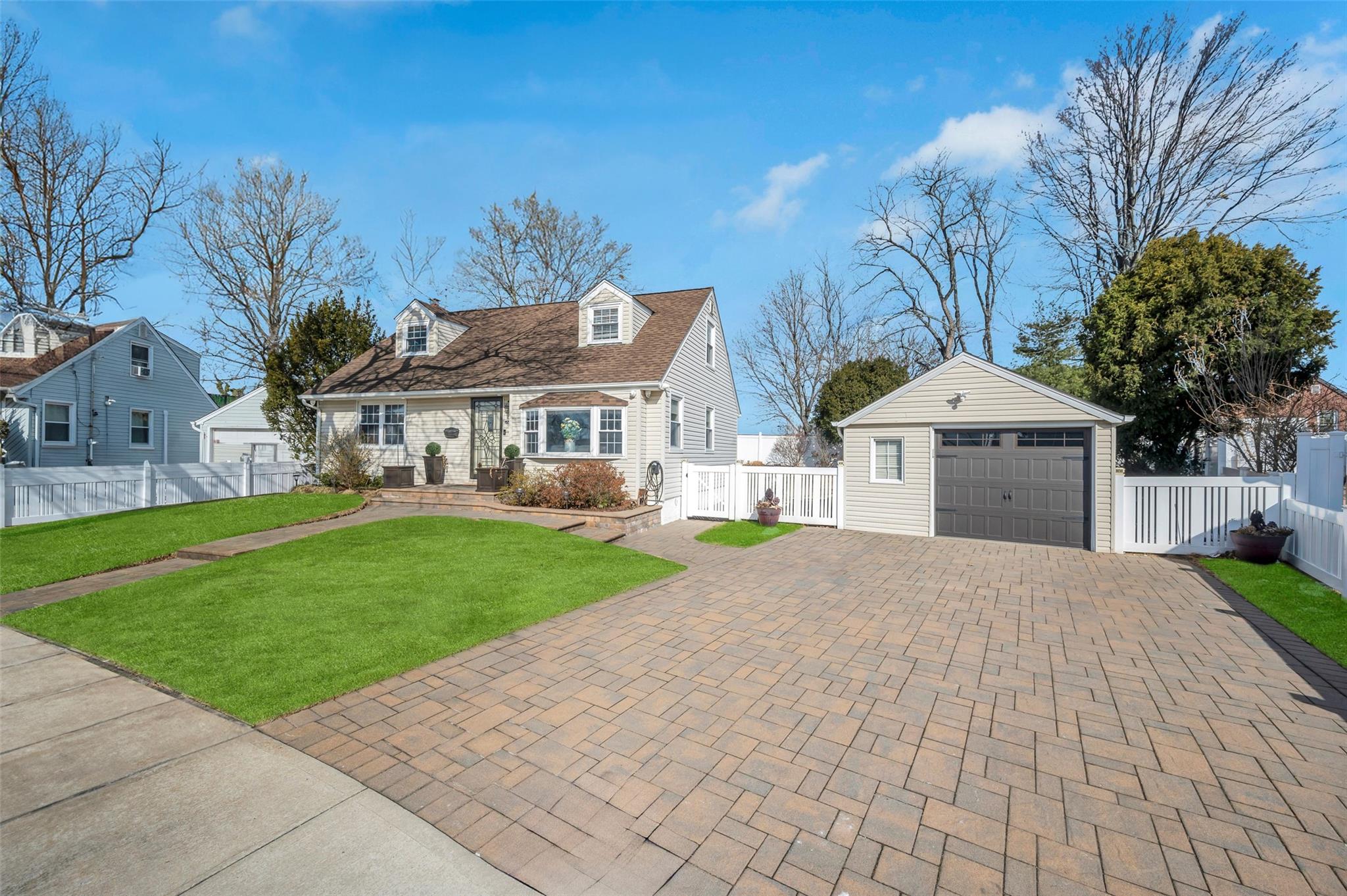 105 N Terrace Place, Valley Stream, New York image 4