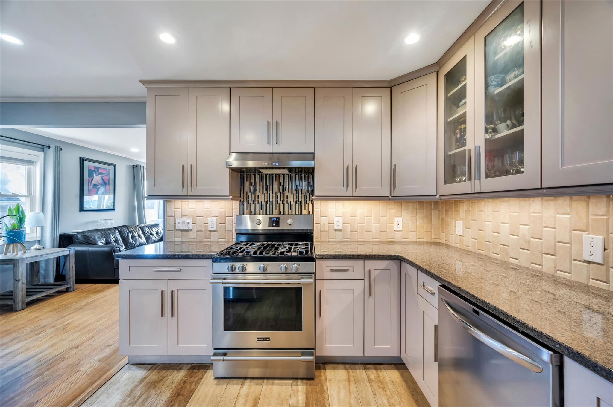 105 N Terrace Place, Valley Stream, New York image 16