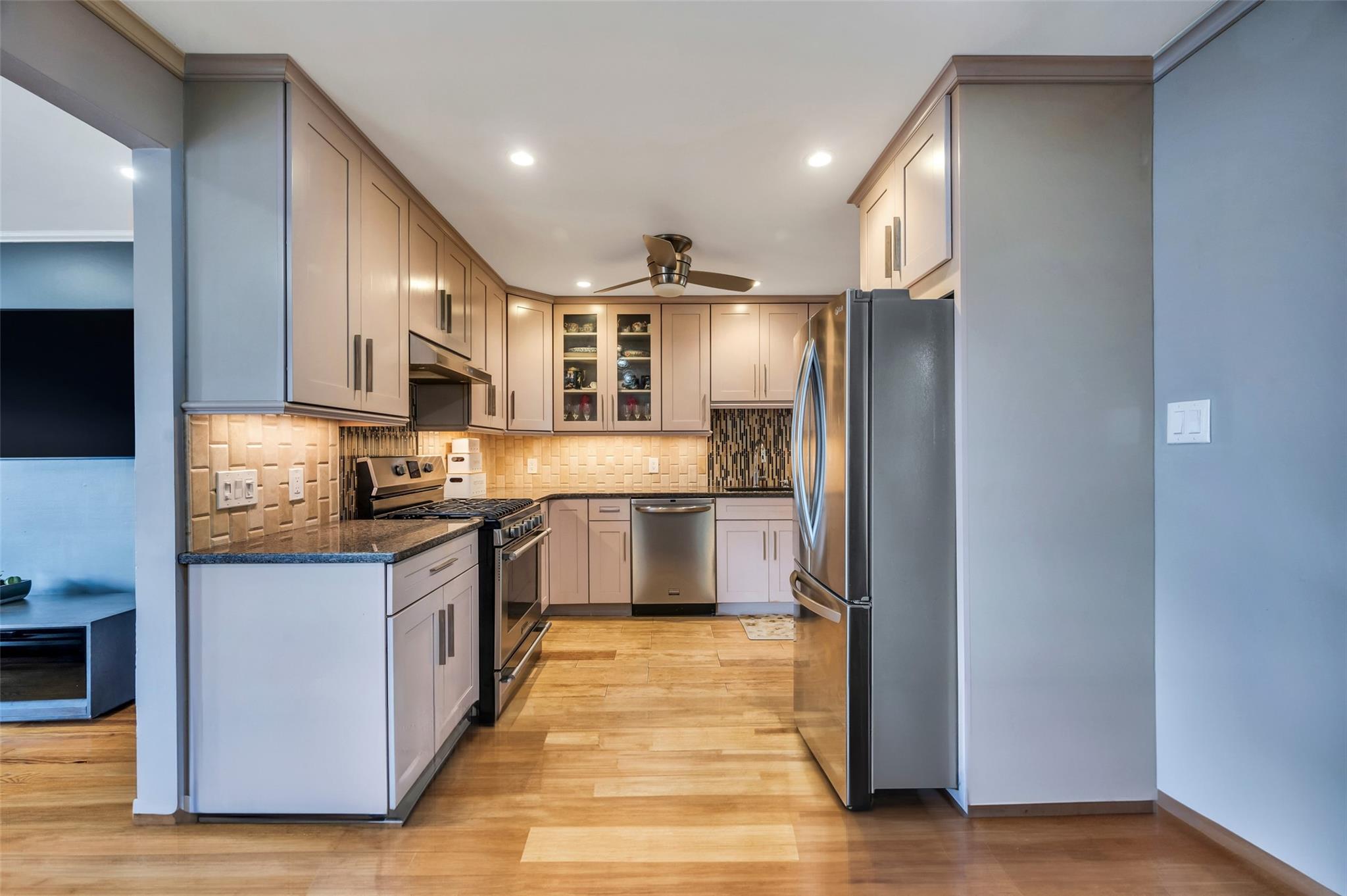 105 N Terrace Place, Valley Stream, New York image 13