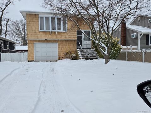 715 McCall Avenue West Islip NY 11795