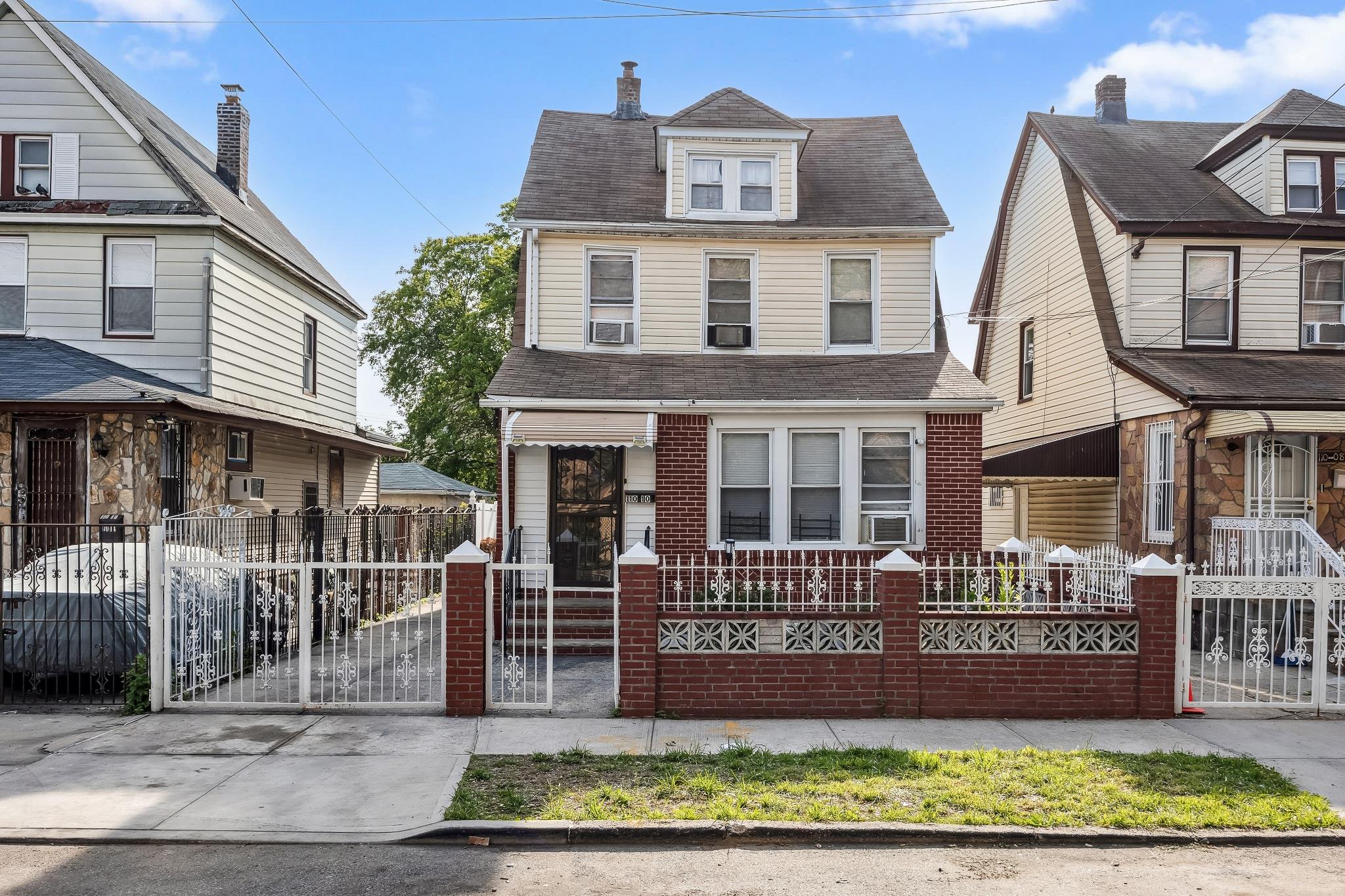204th Street, Jamaica, Queens, NY - 4 Bedrooms  
2 Bathrooms  
7 Rooms - 