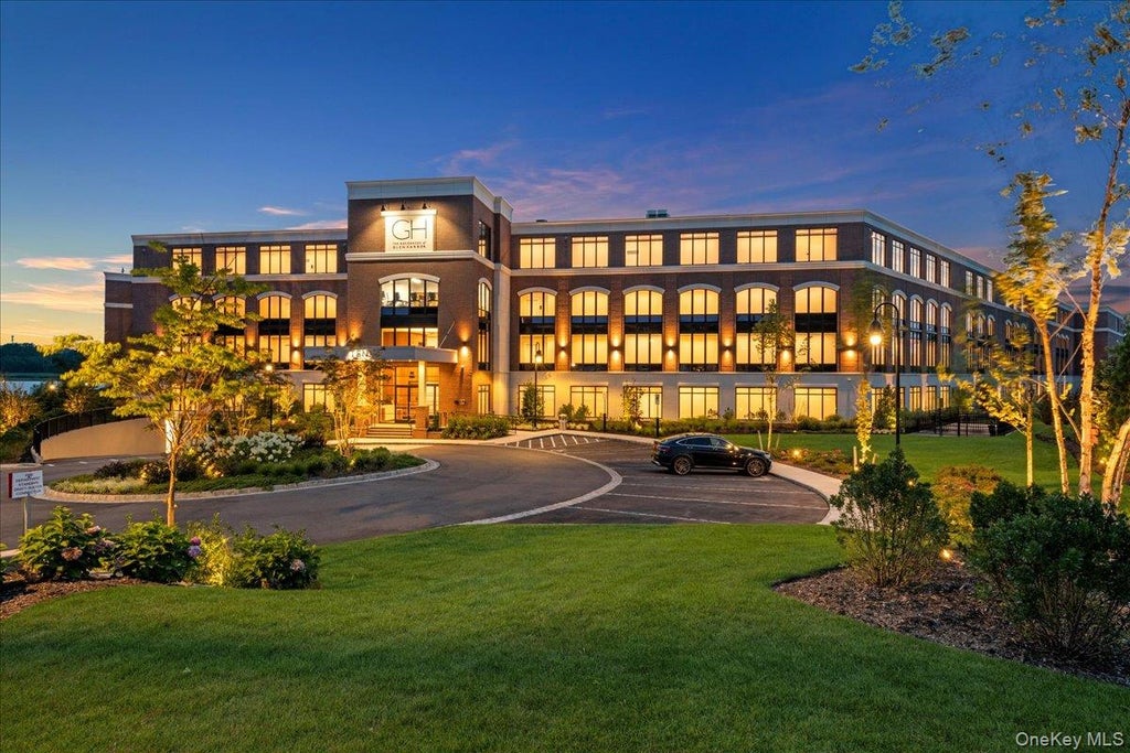 Photo of 10 Shore Road #400, Glenwood Landing, NY 11547 (MLS # 1059691)
