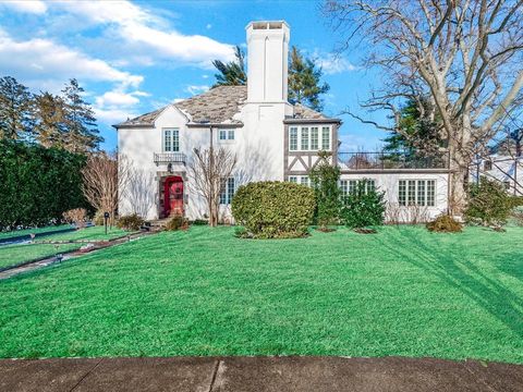 15 Surrey Road Great Neck NY 11020