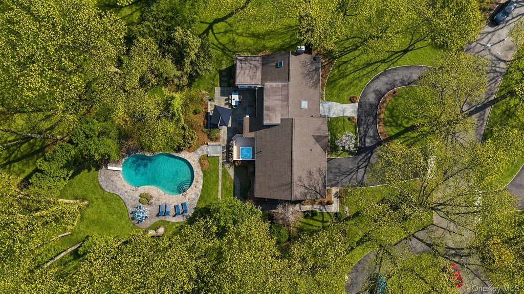 Photo of 11 Iroquois Trail, Harrison, NY 10528 (MLS # 969292)