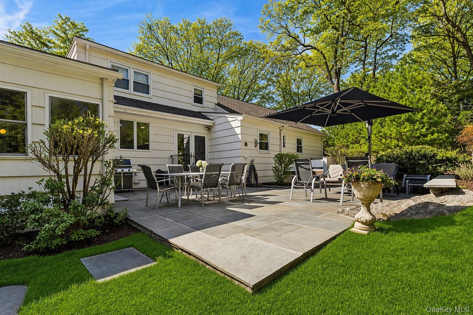 11 Iroquois Trail