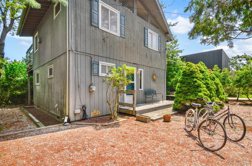 Photo of 11 Devon Road, Amagansett, NY 11930 (MLS # 1030583)