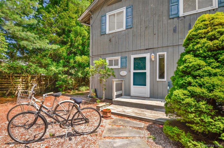 Photo 1 of 34 — 11 Devon Road, Amagansett, NY 11930