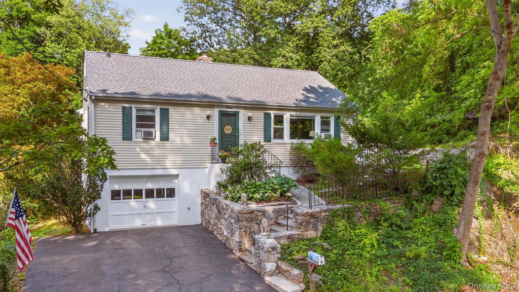 Photo of 4 Denim Place, White Plains, NY 10603 (MLS # 1024899)