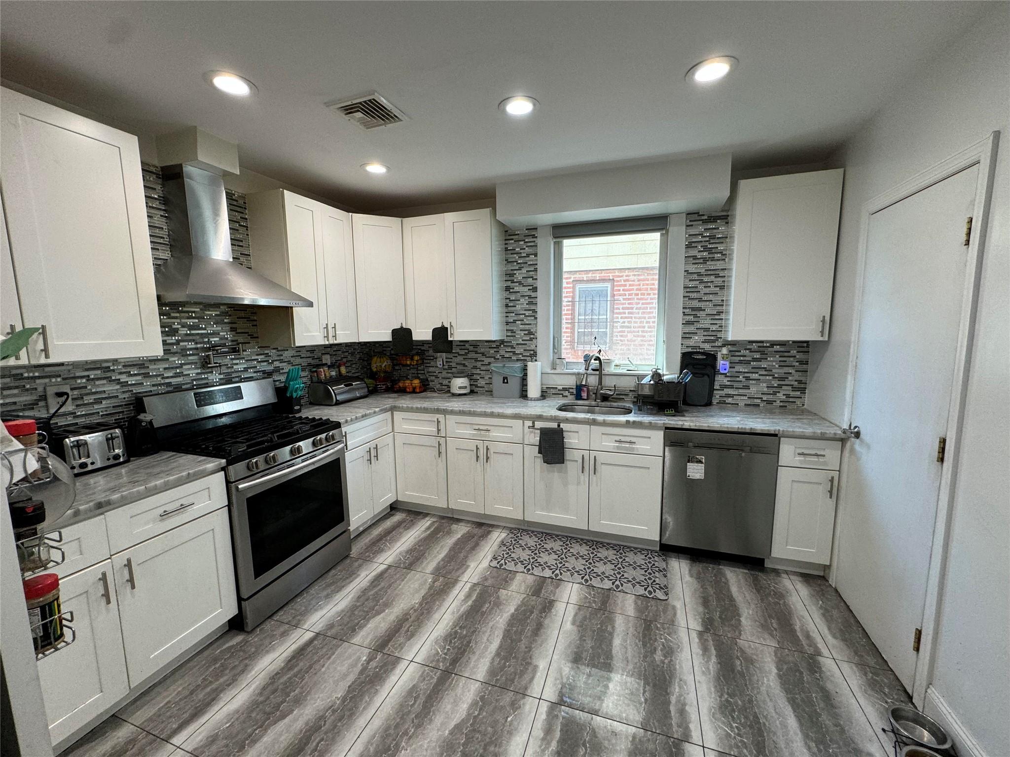 11583 N 220th Street, Cambria Heights, New York image 11