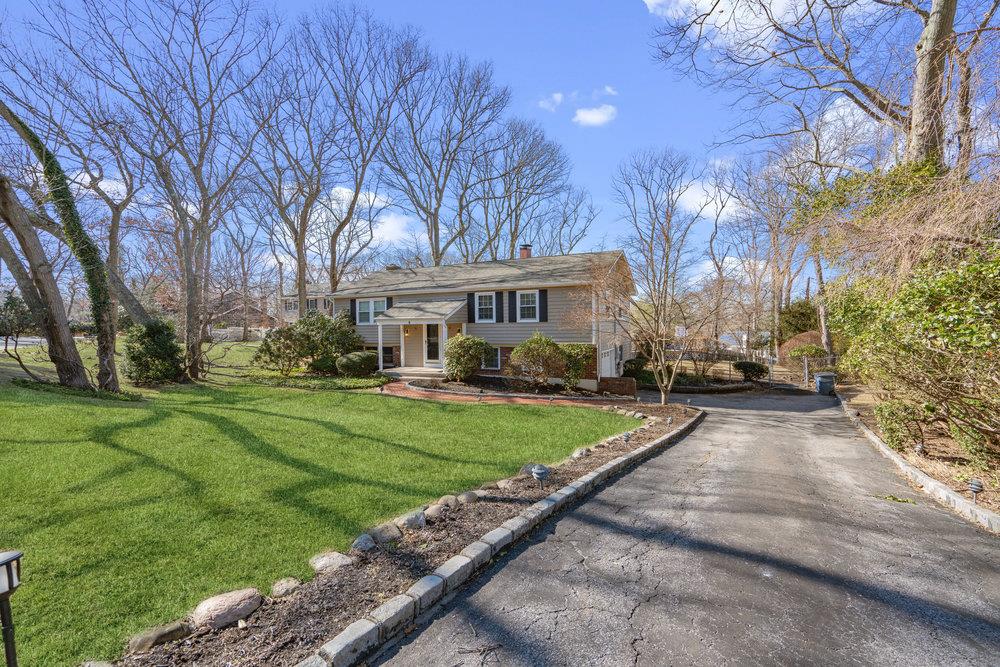 6 Hollow Court, Setauket, New York image 4