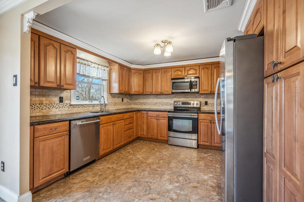 6 Hollow Court, Setauket, New York image 13