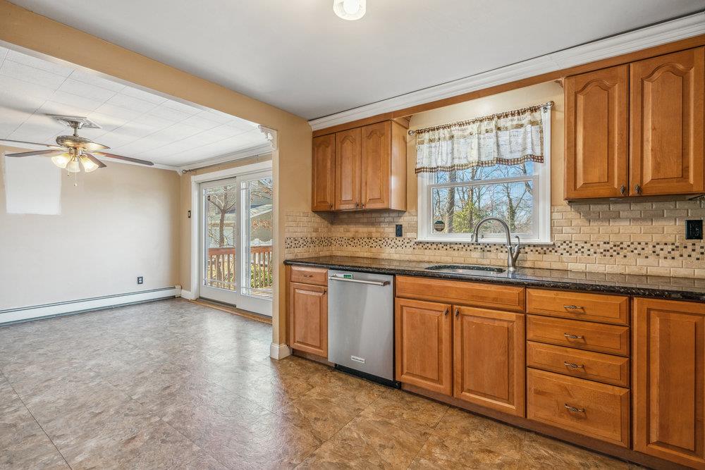6 Hollow Court, Setauket, New York image 15