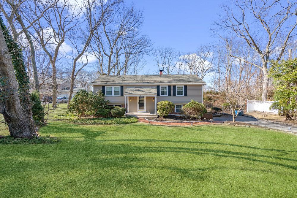 6 Hollow Court, Setauket, New York image 2