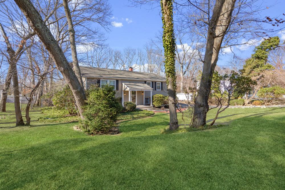 6 Hollow Court, Setauket, New York image 3