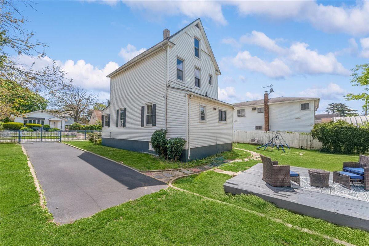 11 Hope Place, Freeport, New York image 5