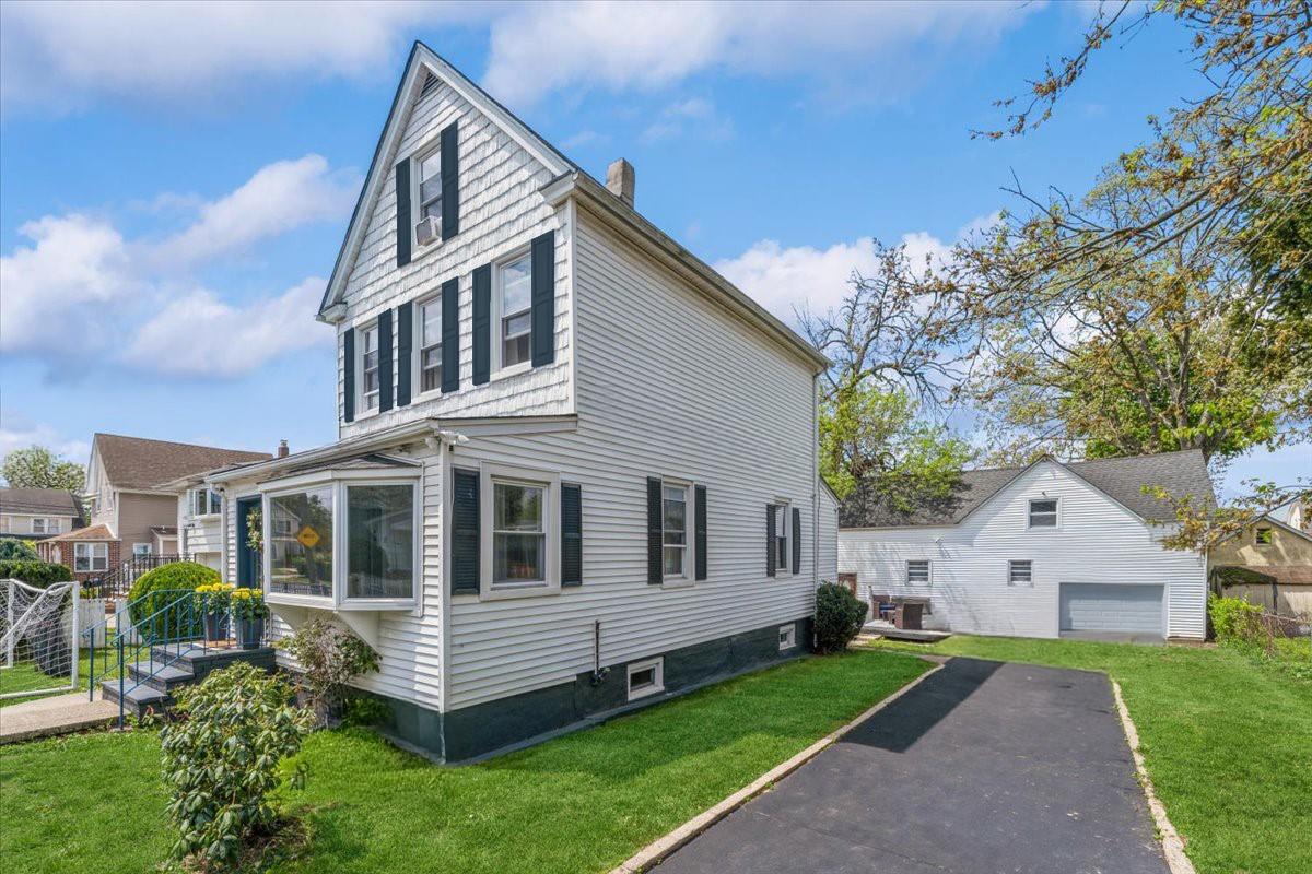 11 Hope Place, Freeport, New York image 3