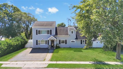 6 Regal Lane Levittown NY 11756