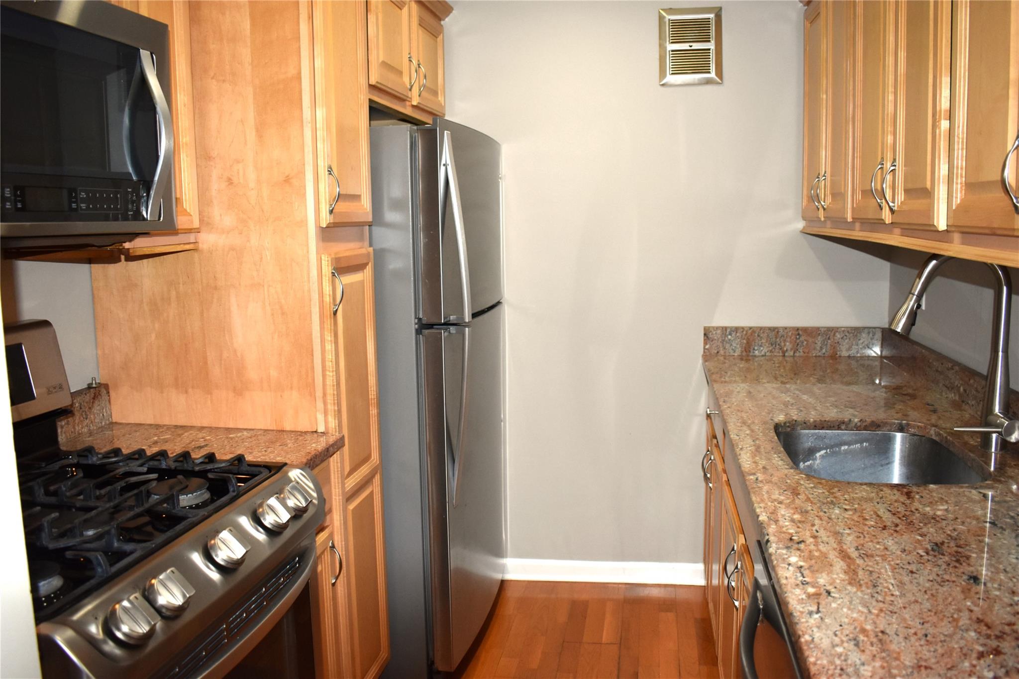 596 Broadway 10B