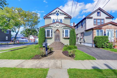 Photo of 89 Rolling Street, Lynbrook, NY 11563 (MLS # 900442)