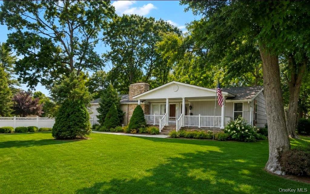 Photo of 170 Division Avenue, Blue Point, NY 11715 (MLS # 1035989)