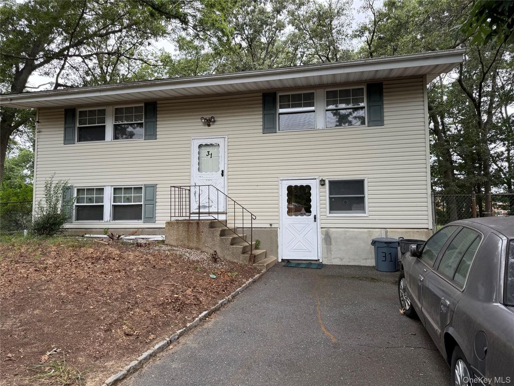 Photo of 31 Cabin Lane, East Setauket, NY 11733 (MLS # 938730)