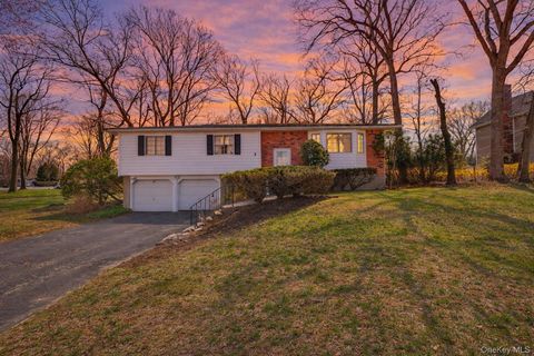 Photo of 17 Peacock Lane, Commack, NY 11725 (MLS # 982156)
