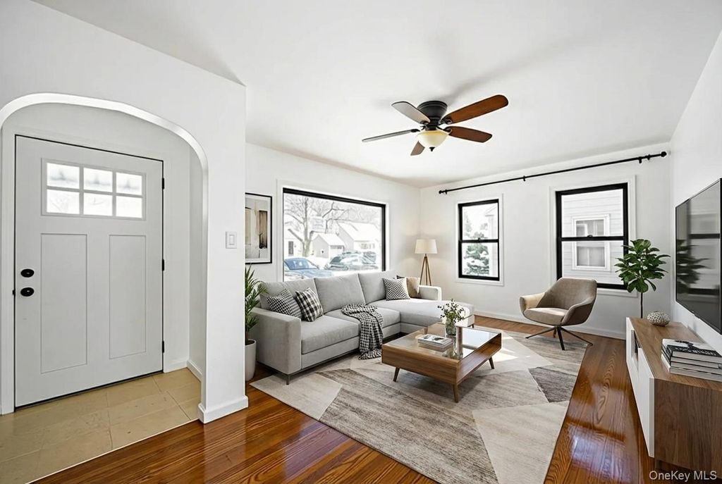 Photo of 46 Fountain Place, Poughkeepsie, NY 12603 (MLS # 964419)