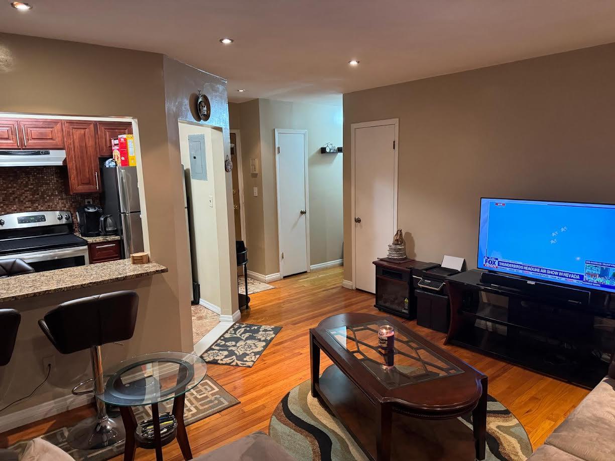 7 Everit Ave Ave #B11, Hewlett, New York image 2