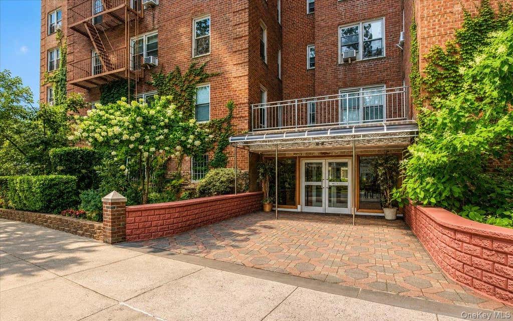 Photo of 82-40 Austin Street #6/K, Kew Gardens, NY 11415 (MLS # 1039745)
