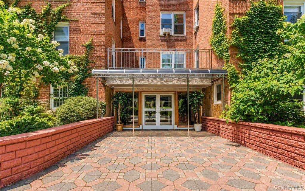 Photo of 82-40 Austin Street #6/K, Kew Gardens, NY 11415 (MLS # 1039745)