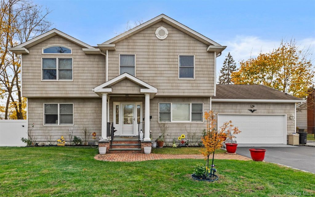 Photo of 2 Smith Street, Deer Park, NY 11729 (MLS # 939499)