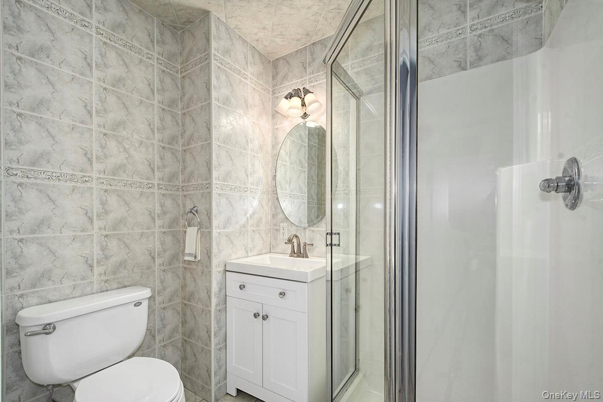 228 Lincoln Avenue E 226