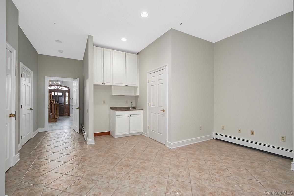 228 Lincoln Avenue E 226