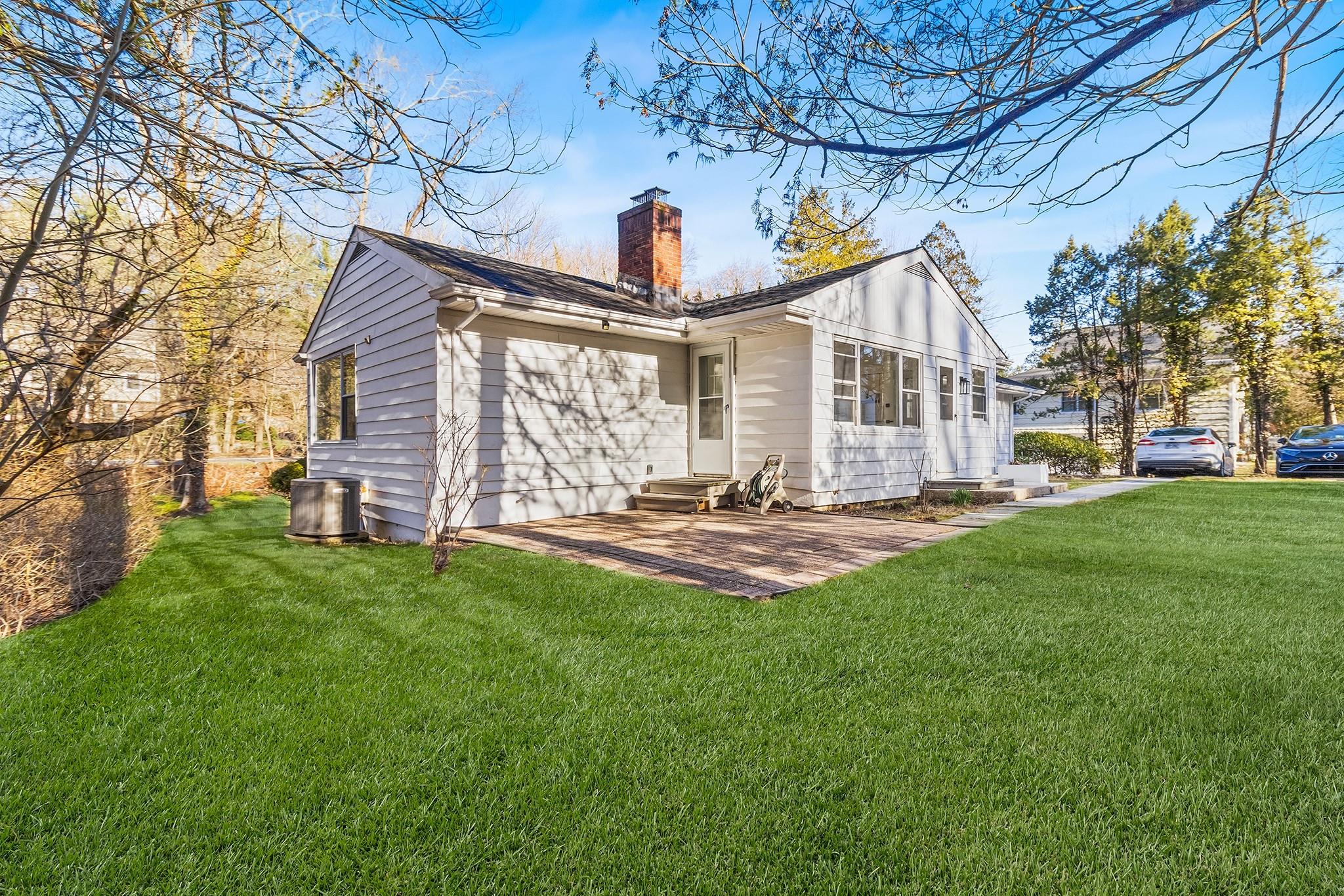 2 Lorraine Place