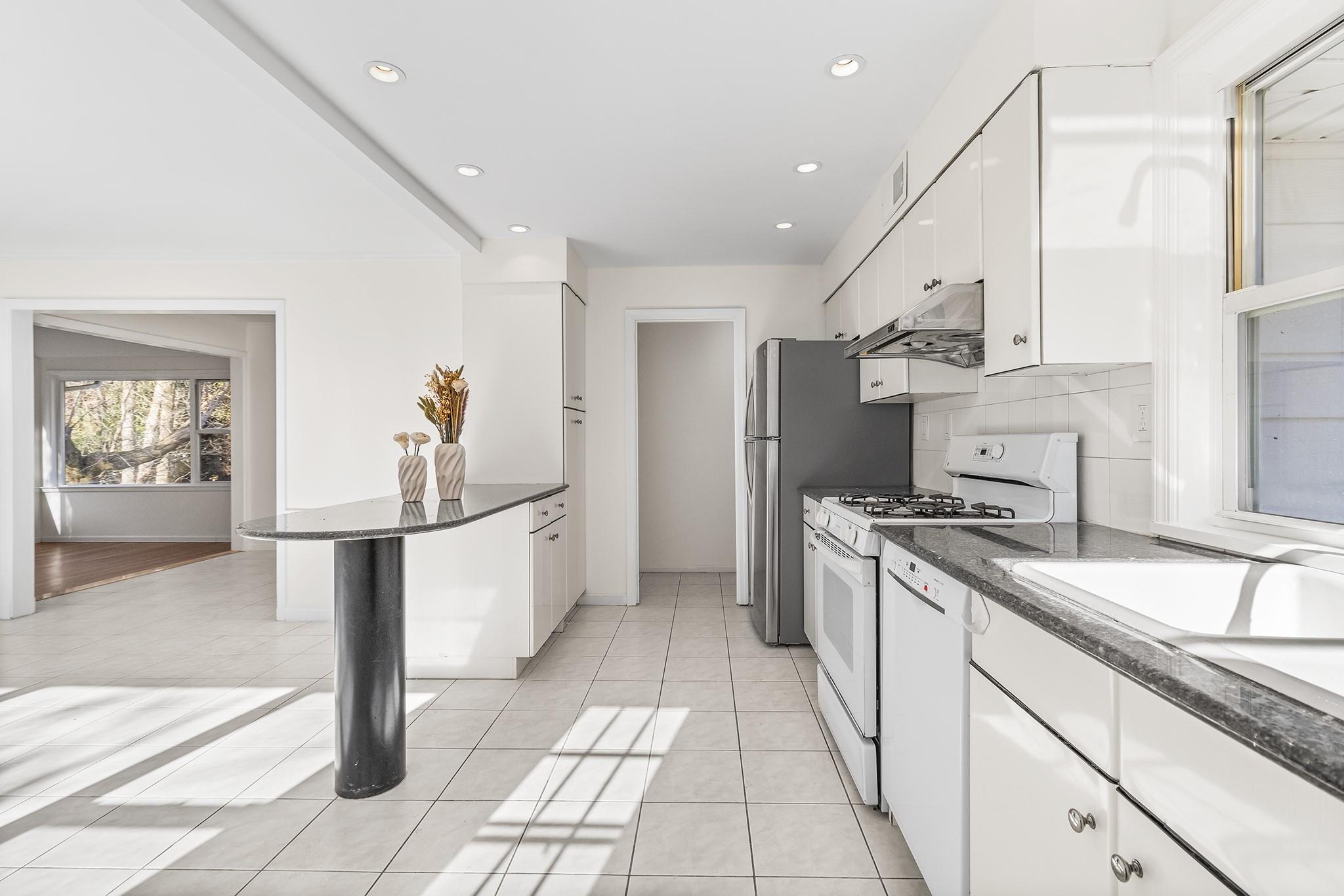 2 Lorraine Place